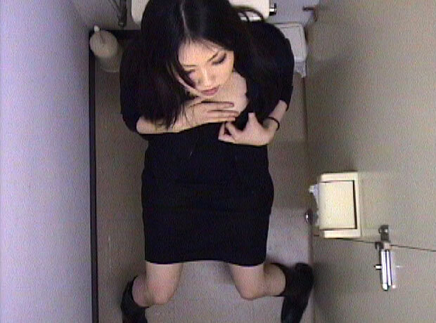 「【素人盗撮】いつでもどこでもオナニー姿をのぞき見!興奮の4時間スペシャル映像集」のサンプル画像10枚目