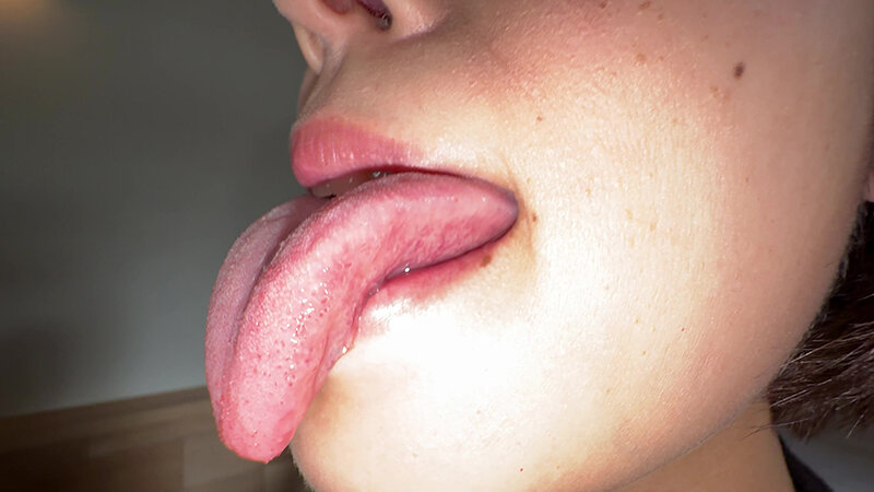 「【玉城夏帆】素人お姉さんをナンパ!舌ブラシで汚舌苔採取する個人撮影動画」のサンプル画像4枚目