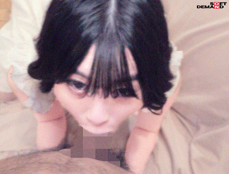 「門倉すず 素人アイドルが喉奥トレーニングでフェラ&イラマチオ披露する衝撃映像」のサンプル画像15枚目