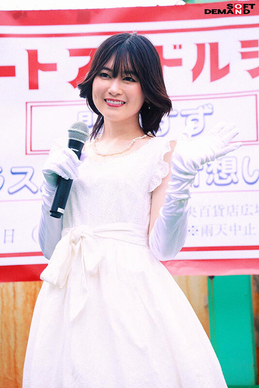 「門倉すず 素人アイドルが喉奥トレーニングでフェラ&イラマチオ披露する衝撃映像」のサンプル画像3枚目