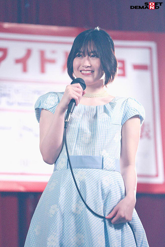 「門倉すず 素人アイドルが喉奥トレーニングでフェラ&イラマチオ披露する衝撃映像」のサンプル画像4枚目