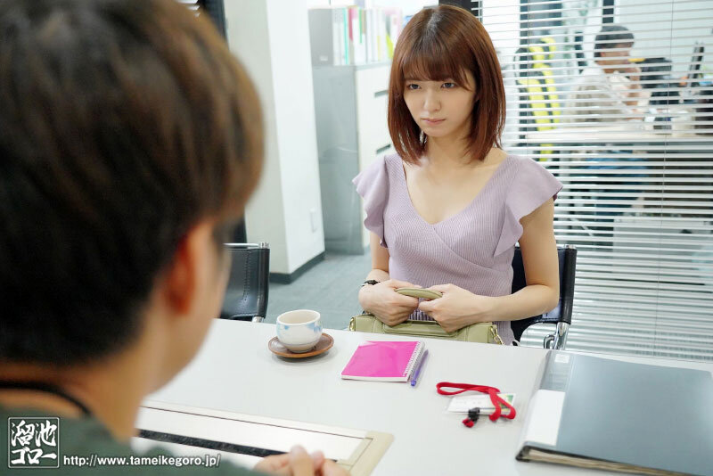 「倉本すみれ 人妻がAD応募からNTR中出しAVデビュー！潮吹き絶頂の衝撃作」のサンプル画像1枚目