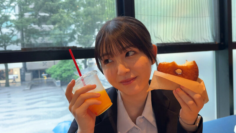 「真白ふわり OL後輩との濃厚キス・接吻から顔射まで あざと可愛い笑顔に癒される社内恋愛動画」のサンプル画像3枚目