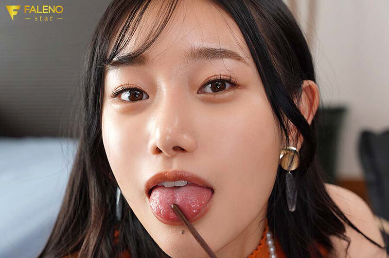 「三葉ちはる 巨乳お姉さん先輩の濃厚フェラで寝取られ！彼女持ちの後輩を誘惑するNTR作品」のサンプル画像2枚目