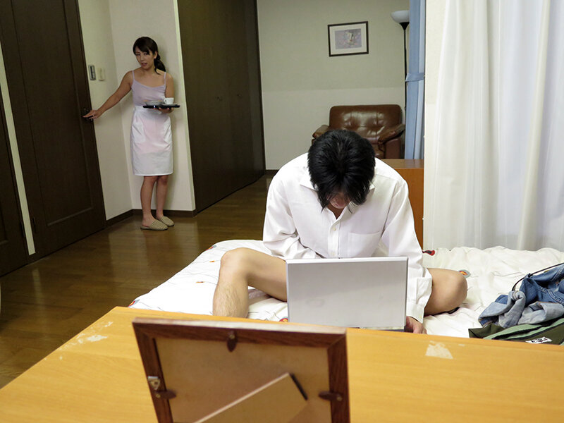 「【熟女・人妻】巨乳巨尻の母親が息子に中出しご奉仕！禁断の近親相姦4時間8人収録」のサンプル画像1枚目