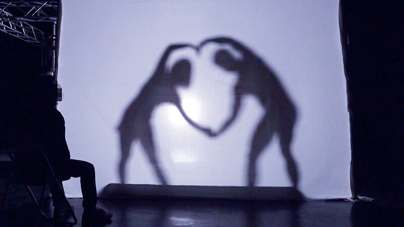 「【素人女子大生】彼氏の前で寝取られ中出しSEX！ドキドキシルエットクイズで禁断の展開に」のサンプル画像3枚目