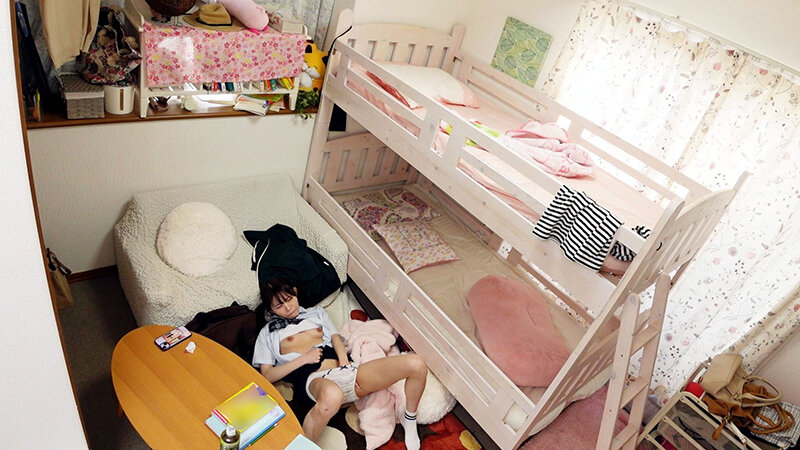 「素人女子校生の覚えたてオナニー盗撮!制服姿の貧乳美少女が指マンで感じる一人エッチ」のサンプル画像6枚目