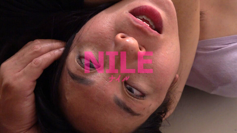 「佐久間楓が魅せる緊縛プレイ｜巨乳人妻が縛りで悶える熟女調教動画」のサンプル画像4枚目