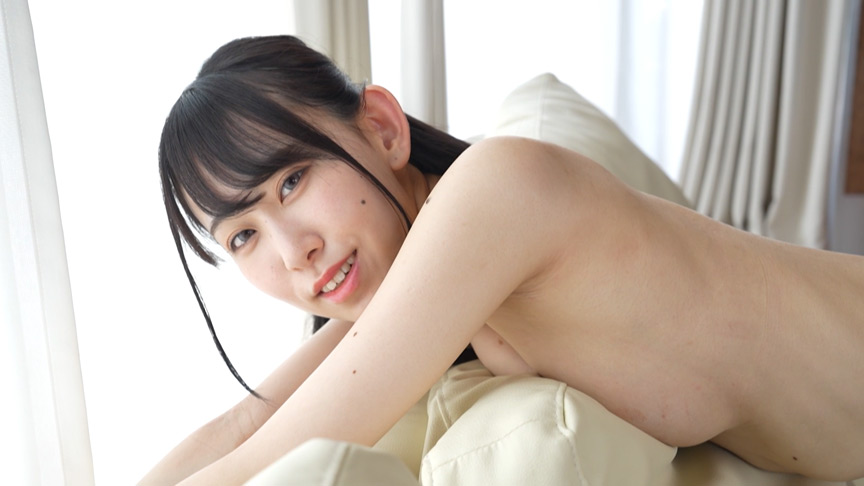 「月城りり香のベストショット満載！アイドル系グラビア映像で魅せる美ボディ披露」のサンプル画像2枚目