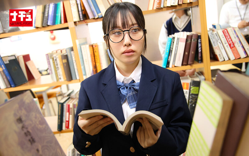 「人見知りG乳眼鏡女子が図書館で羞恥プレイ!小柄巨乳めがね娘の潮吹き敏感反応が止まらない」のサンプル画像2枚目