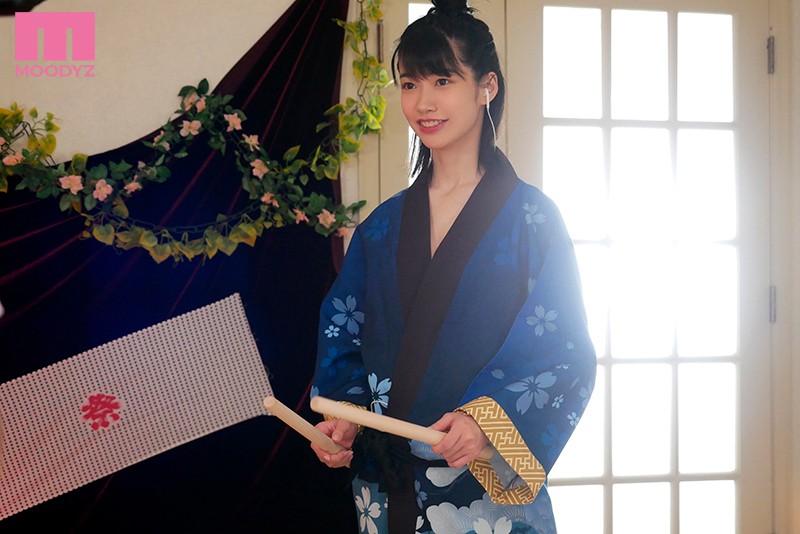 「琴音華のAVデビュー作で3P・顔射に挑戦！スレンダー美少女の初々しい姿が話題」のサンプル画像2枚目