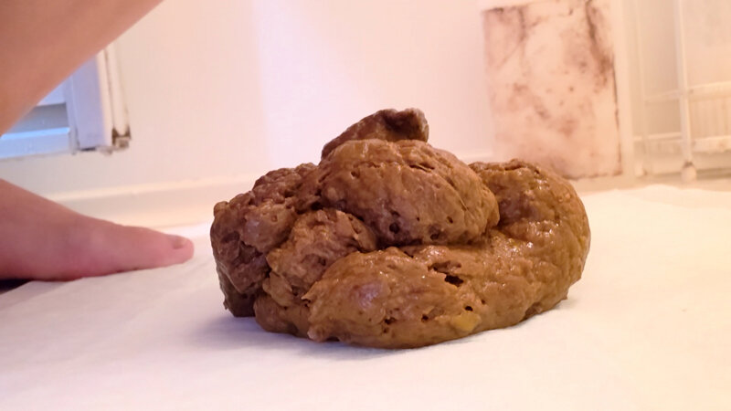 「谷村優希の放尿・お漏らし＆脱糞プレイ動画｜野球部マネージャー風美女の恥じらい排泄」のサンプル画像3枚目