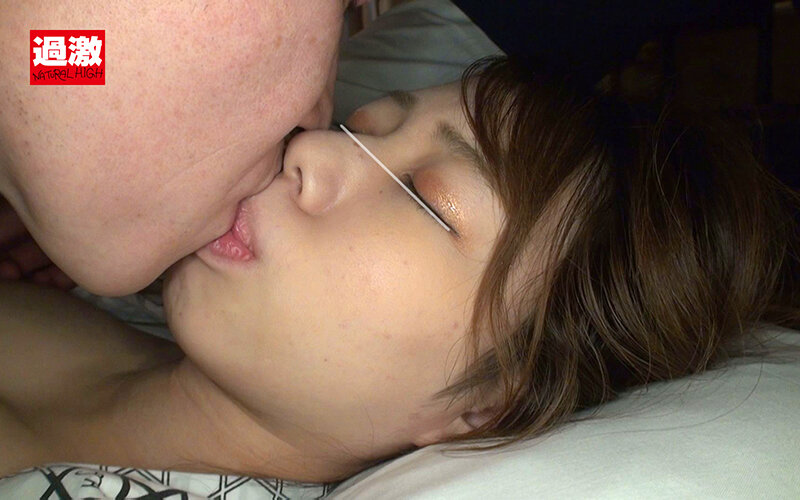 「【巨乳人妻】母乳を搾られながら中出しされる人妻たち|盗撮・睡眠プレイ動画」のサンプル画像5枚目