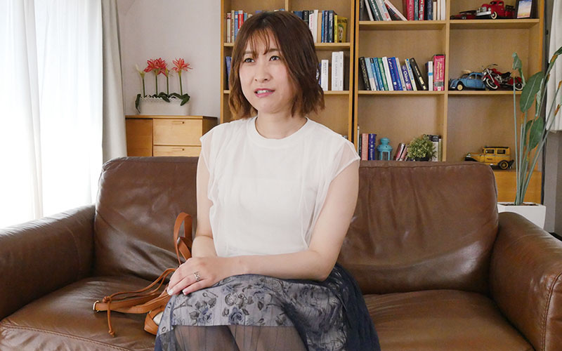 「【鮎川万里香】欲求不満な素人パート妻が秘めた願望を解放する熟女ドキュメント」のサンプル画像1枚目