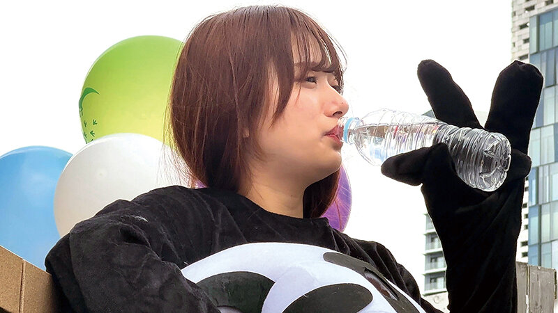 「【素人】遊園地キャスト4名の着替え盗撮&中出し映像|着ぐるみの中の人プライベート流出」のサンプル画像2枚目