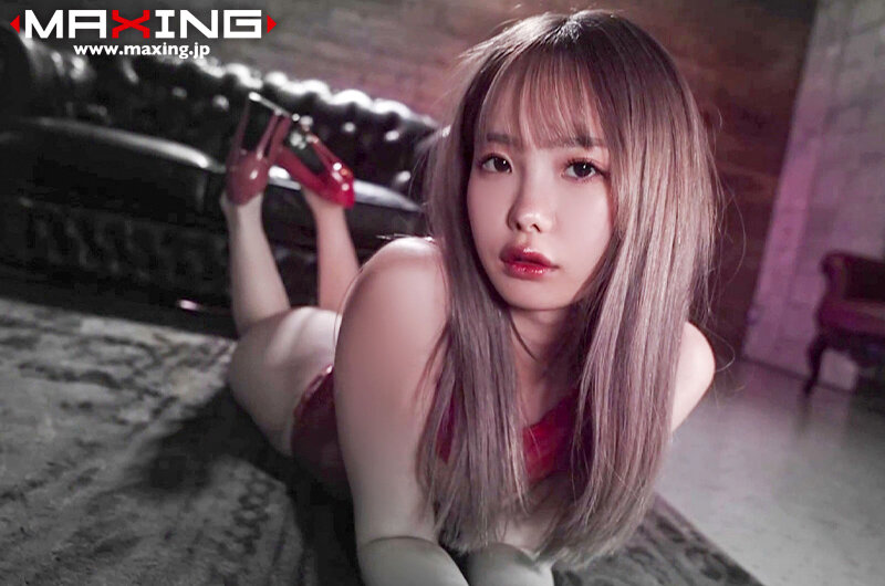 「松本いちかがボンテージ姿で痴女プレイ！スレンダー微乳美女のフェラ＆中出し濃厚セックス」のサンプル画像5枚目