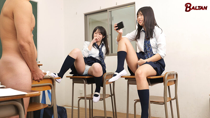 「橘紅葉×水野ろあの3P乱交!ギャル女子校生が制服姿でパンチラ誘惑する美少女プレイ」のサンプル画像3枚目