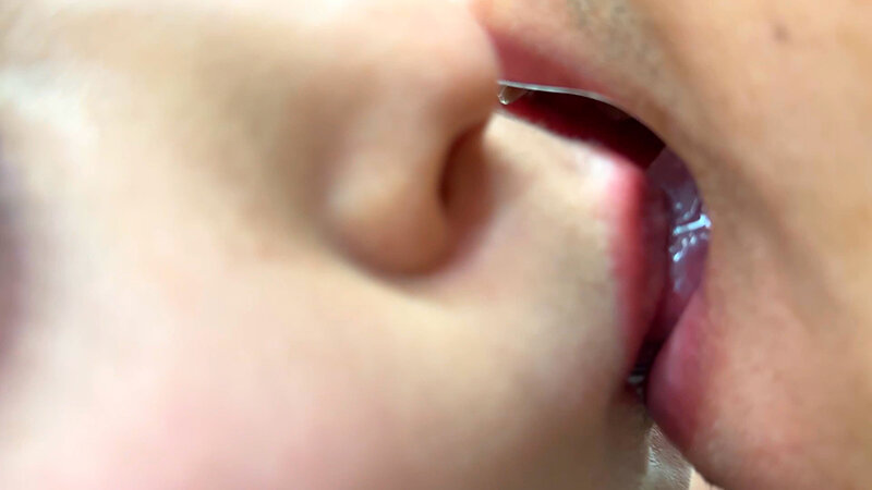 「【素人お姉さん】ももなちゃんの濃厚キス責めでM男が悶絶!甘い吐息とねっとりベロチュー」のサンプル画像9枚目