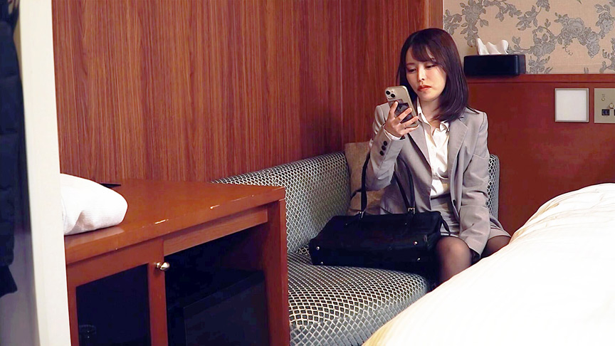 「ビジネスホテル流出 #8｜素人OLの恥じらいオナニー盗撮映像【リアル自撮り】」のサンプル画像4枚目