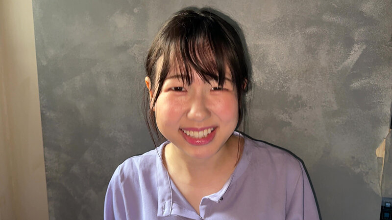 「【谷田かりな】素人お姉さんをナンパ！個人撮影で魅せる舌ブラシ汚舌苔採取の瞬間」のサンプル画像2枚目