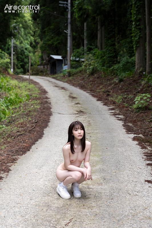 「石川澪「森の聖域」癒し系グラビア映像で魅せる清楚な美貌と魅惑のボディライン」のサンプル画像6枚目