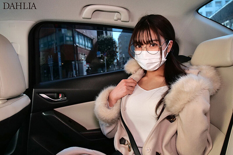 「水川潤｜清楚な人妻が潮吹き・中出し・ごっくんで乱れる不倫セックス動画」のサンプル画像1枚目