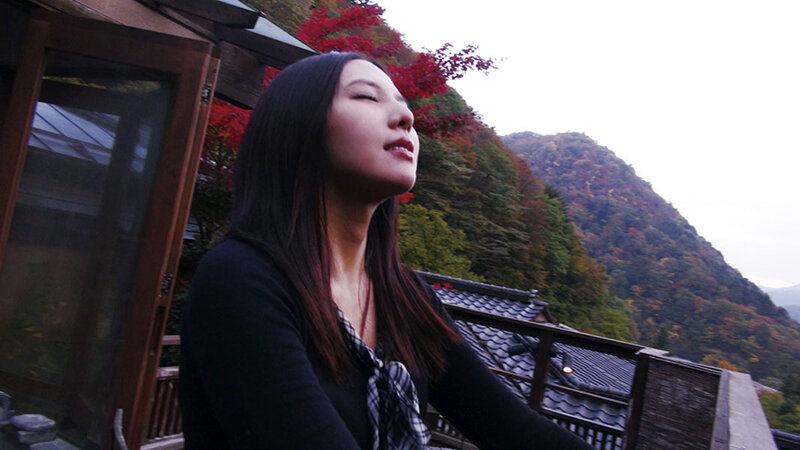 「【人妻・主婦】不倫旅行で燃え上がる禁断の乱交プレイ｜AIリマスター版で蘇る背徳の湯恋物語」のサンプル画像1枚目