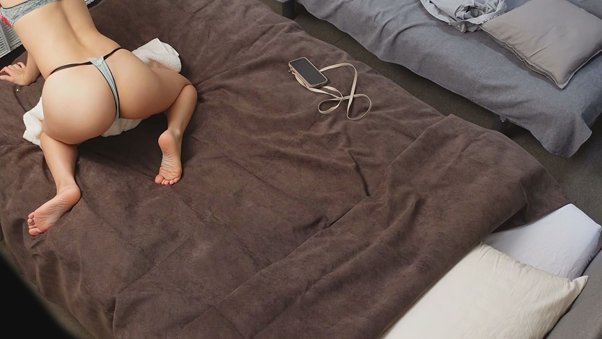 「【素人OL】ビジネスホテルで美乳お姉さんの無防備オナニーを盗撮風に覗き見【自慰行為】」のサンプル画像6枚目