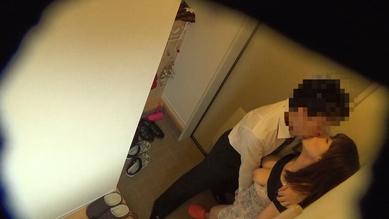 「【星野ひびき】巨乳人妻が寝取られ中出し不倫セックス！巨尻妻の衝撃NTR盗撮映像」のサムネイル