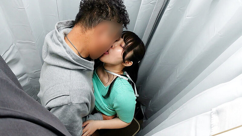 「ミニスカお姉さん店員のご奉仕フェラがエロい!美脚フェチ必見のすずねさん秘密サービス」のサンプル画像7枚目