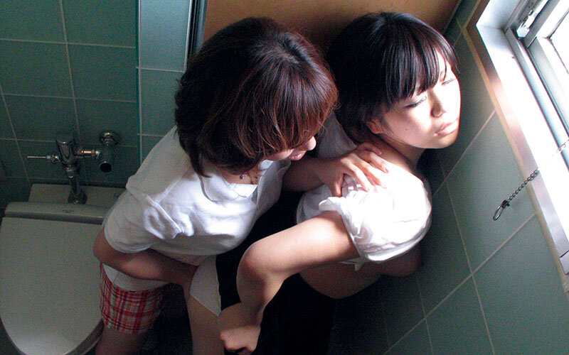 「レズビアン×クンニ×指マンで責められる盗撮風エロ動画|突然襲われた女性の反応がエロすぎる」のサンプル画像13枚目