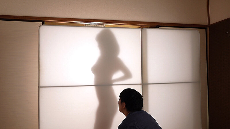 「【東ふうか】巨乳熟女の美人家主と濃厚フェラ＆中出し！巨尻がたまらない同居生活」のサンプル画像5枚目