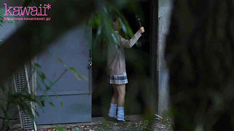 「赤名いと 制服美少女が中出しアクメで絶頂!M女インフルエンサーの生々しい記録」のサンプル画像4枚目