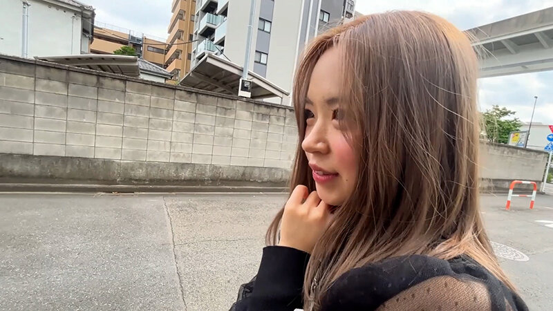 「【素人ナンパ】美人お姉さんアシスタント美容師はるちゃんに街角で声かけ恥じらい観察プレイ」のサンプル画像2枚目