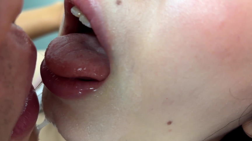 「みりな 素人キス企画 M男ナンパ 食品工場事務員の可愛い女性に街中でキスをお願いしてみた」のサンプル画像5枚目