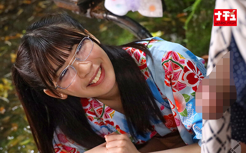 「【ミニ系痴女】貧乳美少女が浴衣パンチラで誘惑!温泉で何度も中出しさせる小悪魔娘の暴走SEX」のサンプル画像4枚目