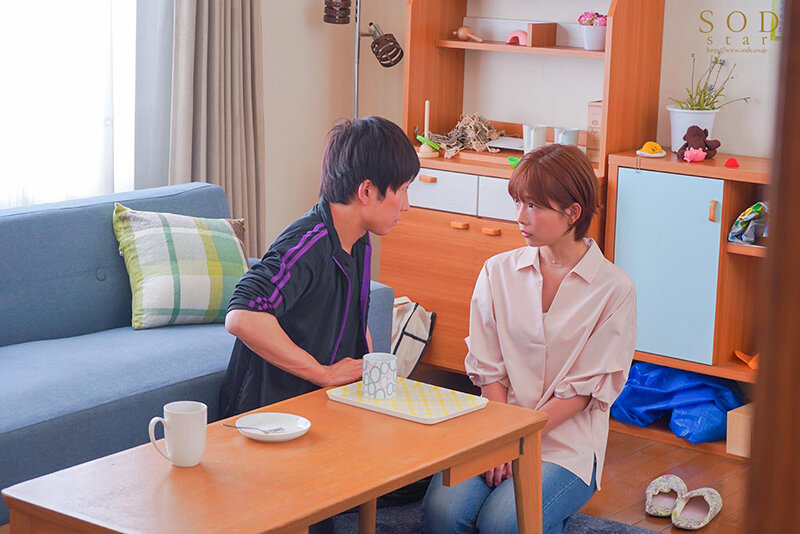 「紗倉まな 人妻の不倫NTR中出しセックス｜ママチャリ妻が保育園送迎の合間にコーチと寝取られ」のサンプル画像7枚目