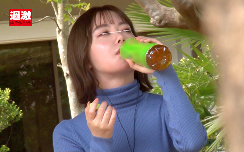 「【素人】野外露出で潮吹きオナニー!異物挿入で絶頂アクメする美女の過激プレイ動画」のサンプル画像9枚目