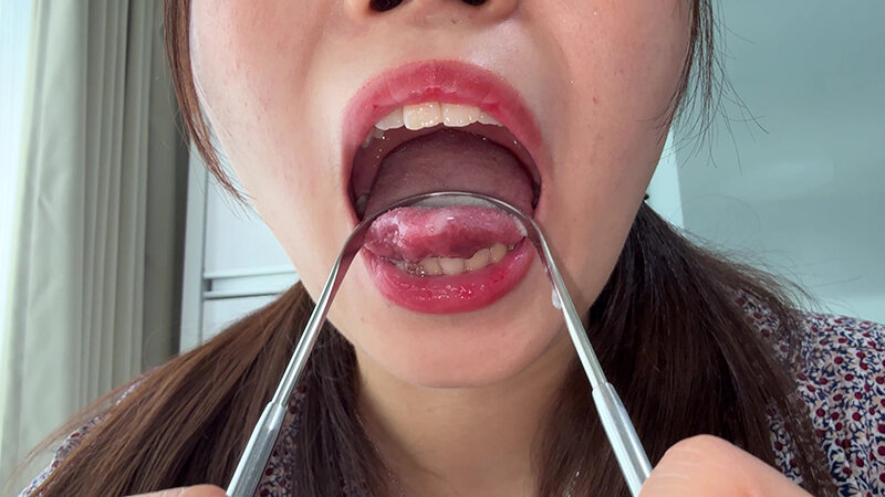 「【水月みお】美人お姉さんを街頭ナンパ！素人感あふれる個人撮影で魅せる舌ブラシ体験」のサンプル画像15枚目