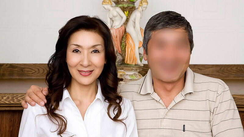 「巨乳熟女人妻がバイブ責めとフェラで乱れる背徳ドラマ傑作選【シルバー世代の淫らな情事】」のサンプル画像5枚目