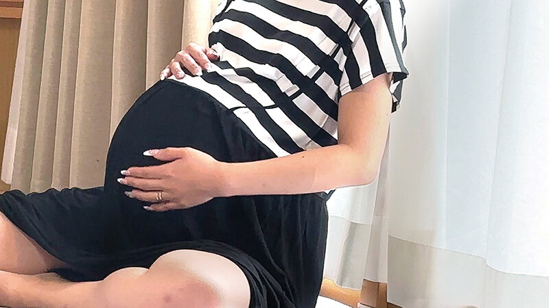 「【素人妊婦】出産間近の人妻4人が盗撮被害!禁断の中出し映像が流出【のぞき】」のサンプル画像18枚目