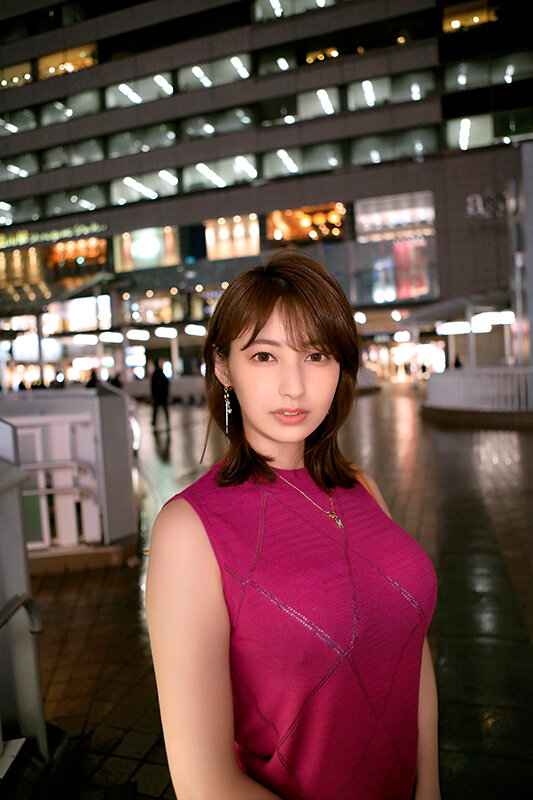 「【素人人妻】夫に不満を持つ美人妻たちがTバックを履いてNTR寝取られ浮気SEXに溺れる」のサンプル画像1枚目