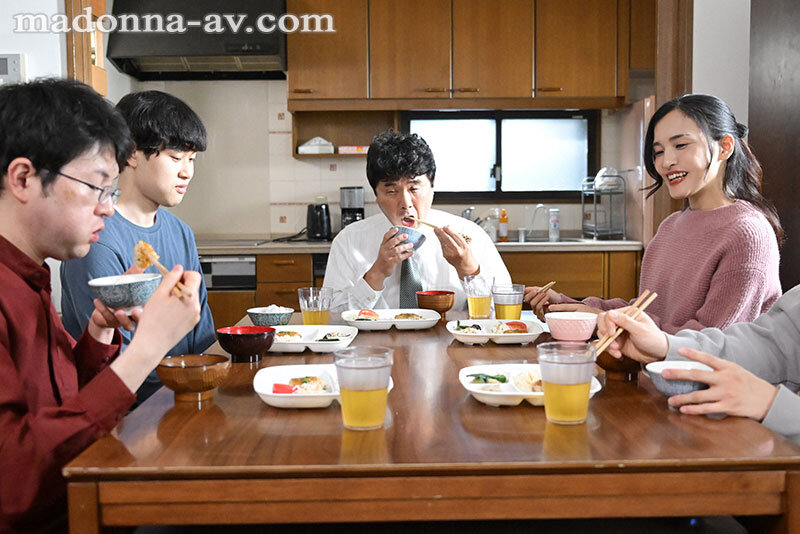 「吉瀬葵｜熟女お母さんと二人きりの実家で過ごす禁断の中出し近親相姦の日々【人妻】」のサンプル画像1枚目