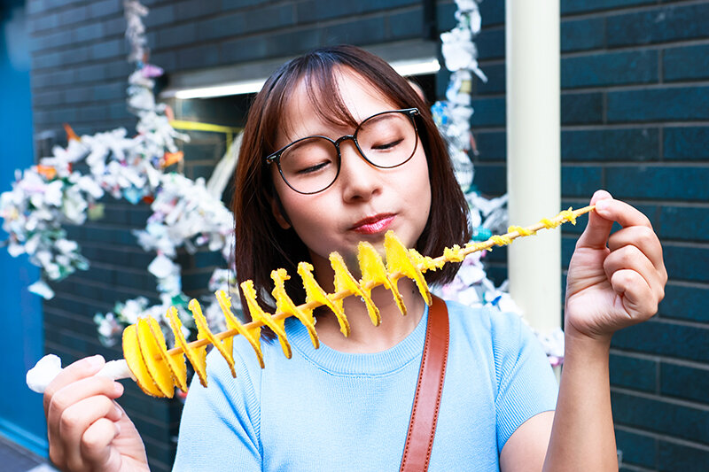 「【星乃夏月】Gカップ巨乳めがね美女の羞恥ノーブラ観光＆カーセックス！天然田舎娘の東京デビュー」のサンプル画像7枚目