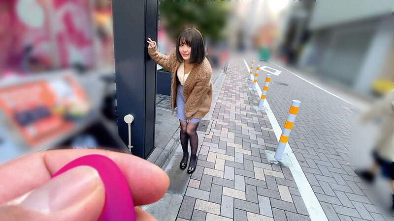 「【素人美少女】野外リモコンバイブ散歩で羞恥プレイ初体験!我慢できず絶頂&中出しセックス」のサンプル画像12枚目