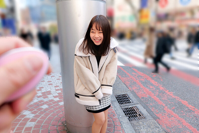 「【素人美少女】野外リモコンバイブ散歩で羞恥プレイ初体験!我慢できず絶頂&中出しセックス」のサンプル画像5枚目