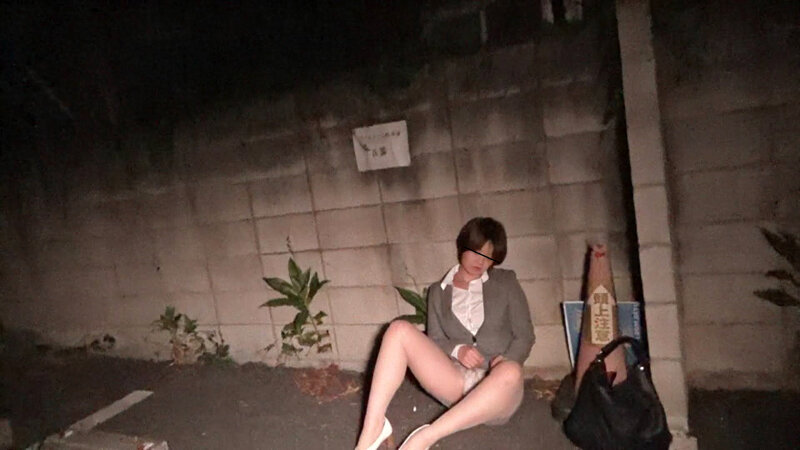 「【素人OL】職業別リアル映像流出!羞恥プレイで中出しされる25名の職場女性たち」のサンプル画像12枚目