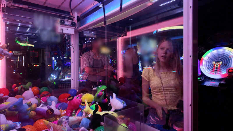 「【素人ナンパ】小柄な白人美女が激しく潮吹き！2年ぶりの再会で大興奮の展開に」のサンプル画像6枚目