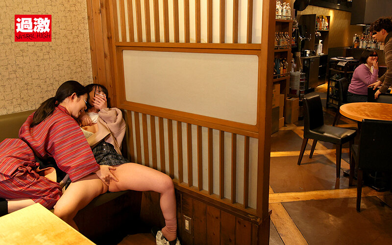 「【美乳レズビアン】居酒屋店員が濃厚レズキスとクンニで潮吹き絶頂させる敏感美女の秘密プレイ」のサンプル画像5枚目