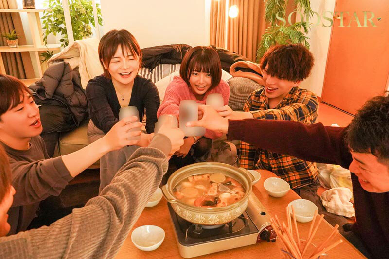 「星乃莉子が騎乗位で魅せる3P・4P中出し乱交パーティー!複数男性に囲まれる濃厚プレイ」のサンプル画像4枚目